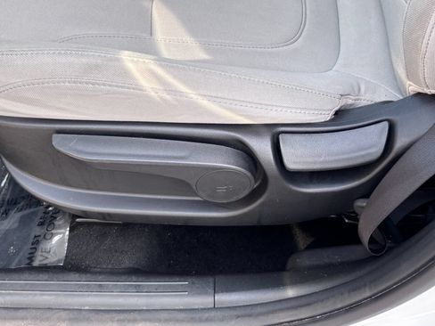 Used 2025 Hyundai Tucson SE FWD image 19