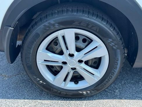 Used 2024 Nissan Kicks S FWD image 6