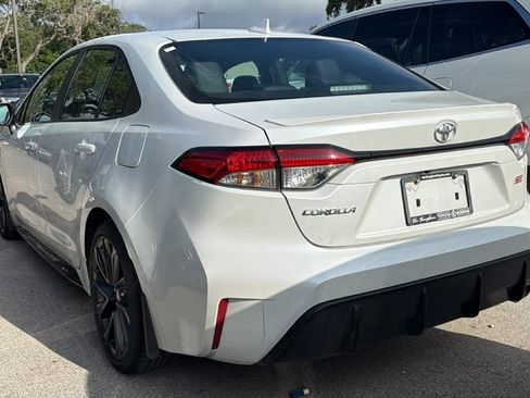 Certified 2025 Toyota Corolla SE w/ SE Premium Package FWD image 6