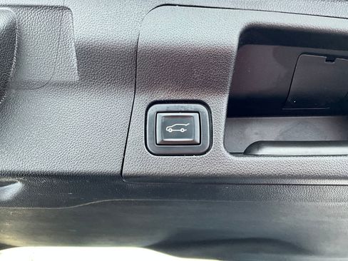 Used 2021 GMC Acadia SLT w/ Elevation Edition image 29