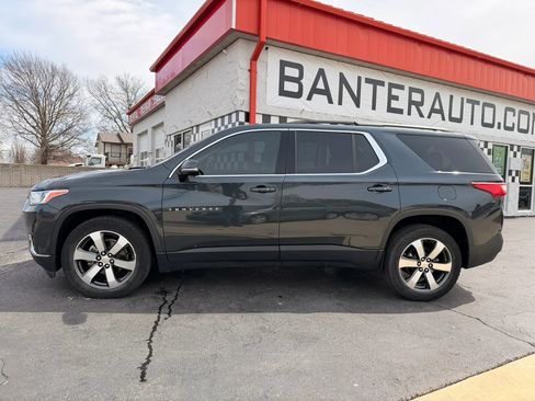 Used 2019 Chevrolet Traverse LT w/ LT Premium Package FWD image 2