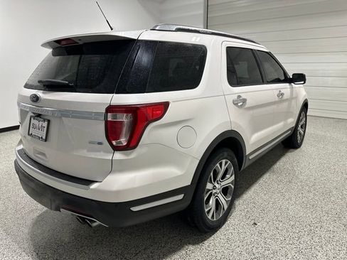 Used 2018 Ford Explorer Platinum image 29