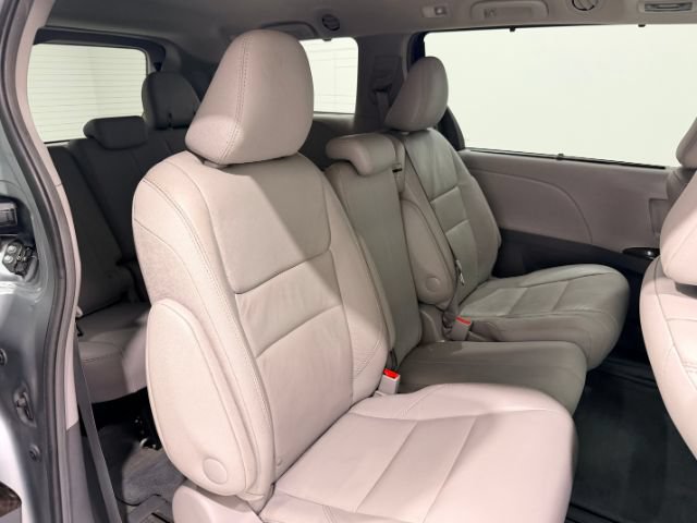 Used 2017 Toyota Sienna XLE w/ XLE Navigation Package FWD image 39
