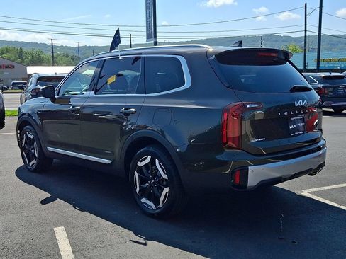 Certified 2024 Kia Telluride S w/ S Sunroof Package AWD/4WD image 4