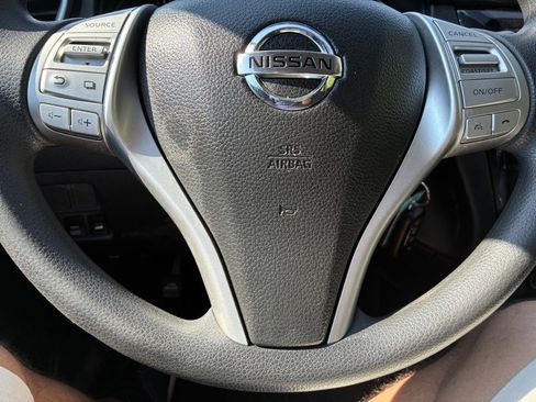 Used 2016 Nissan Rogue S AWD/4WD image 9