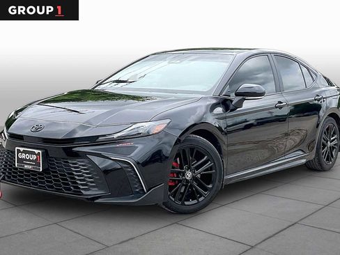 Used 2025 Toyota Camry SE w/ Convenience Package FWD image 1