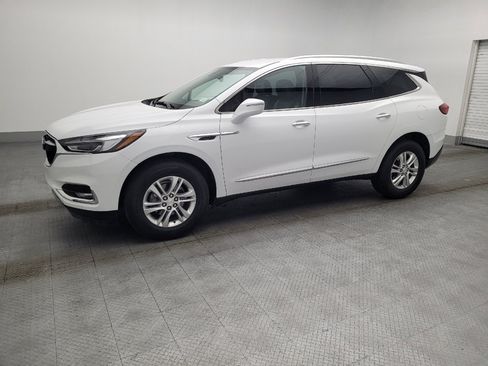 Used 2018 Buick Enclave Essence image 2