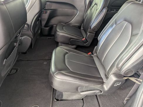 Used 2025 Chrysler Pacifica Select FWD image 25