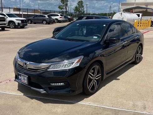 Used 2017 Honda Accord Touring image 1