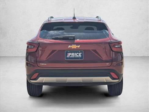 Used 2025 Chevrolet Trax LT FWD image 4