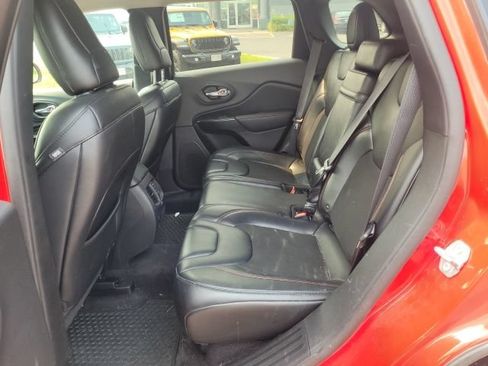 Used 2019 Jeep Cherokee Trailhawk w/ Comfort & Convenience Group AWD/4WD image 11