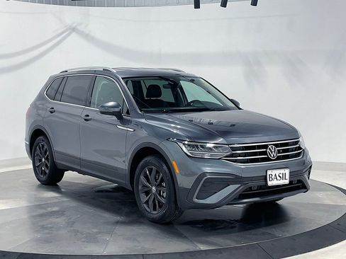 Used 2024 Volkswagen Tiguan SE AWD/4WD image 39