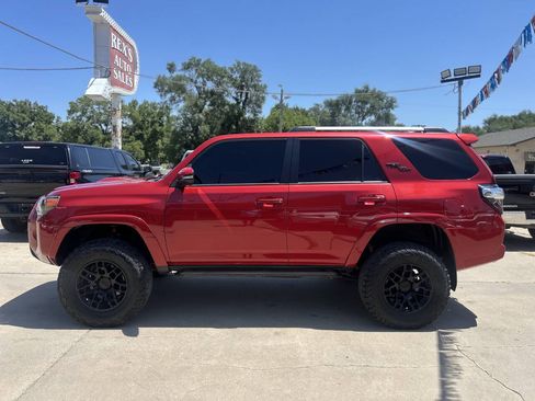 Used 2018 Toyota 4Runner TRD Off-Road Premium AWD/4WD image 11
