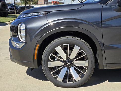 New 2025 Mitsubishi Outlander SEL image 5