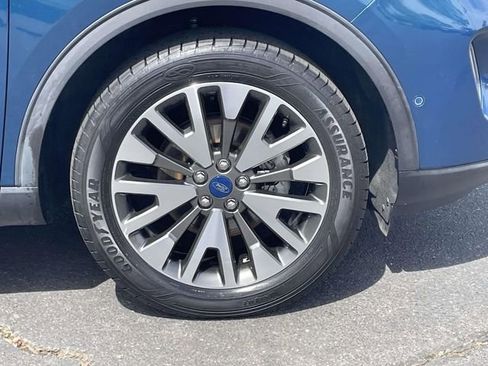 Certified 2020 Ford Escape Titanium AWD/4WD image 40