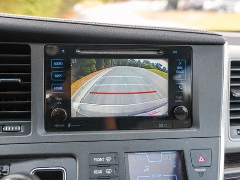 Used 2015 Toyota Sienna XLE w/ XLE Navigation Package FWD image 33