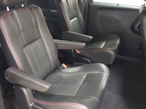 Used 2019 Dodge Grand Caravan GT image 28