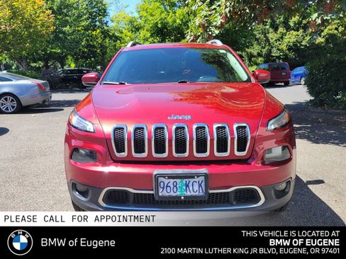 Used 2017 Jeep Cherokee Limited w/ Luxury Group AWD/4WD image 8