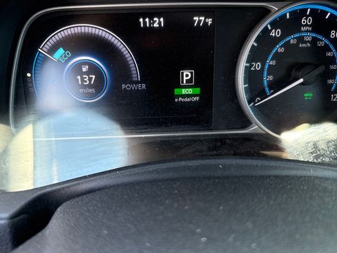 Used 2019 Nissan Leaf SV w/ SV All Weather Package FWD image 5