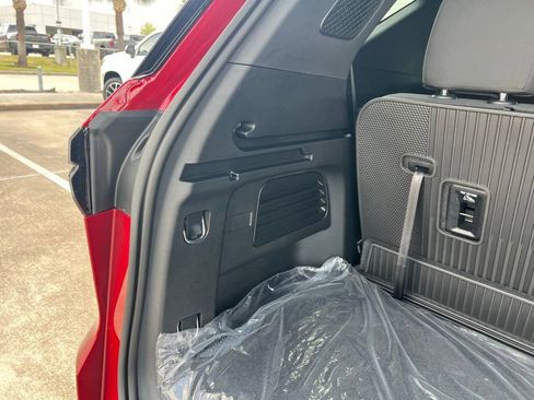 New 2026 Chevrolet Traverse LT w/ Driver Confidence Package FWD image 28