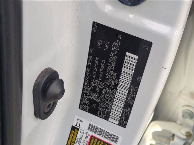 Used 2025 Toyota Highlander LE FWD image 25