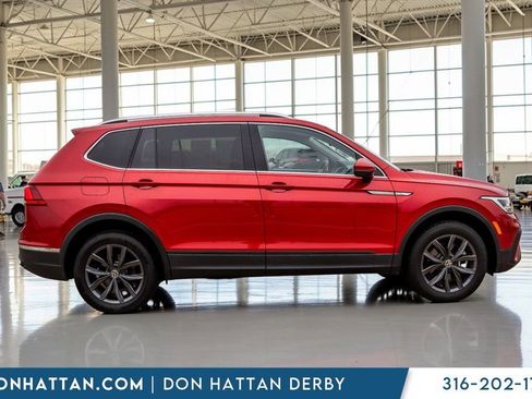 Used 2023 Volkswagen Tiguan SE image 32