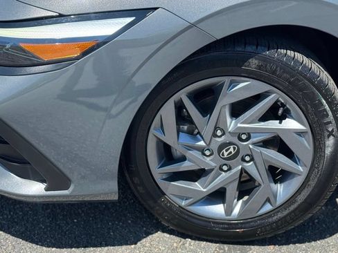 Used 2024 Hyundai Elantra SEL FWD image 9