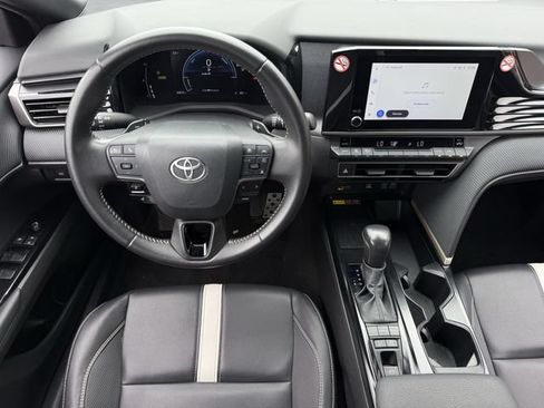 Used 2025 Toyota Camry SE FWD image 11
