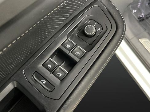 Used 2024 Volkswagen Atlas Cross Sport SE w/ Black Wheel Package image 20