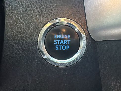 Used 2016 Toyota Highlander Limited image 24