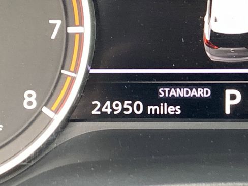 Used 2025 Nissan Rogue SV image 9