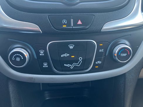 Used 2022 Chevrolet Equinox LS w/ LS Convenience Package FWD image 24