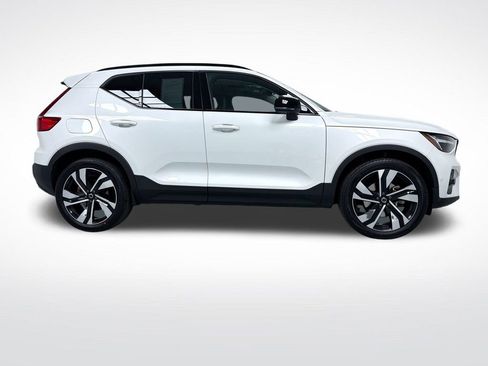 Used 2024 Volvo XC40 B5 Plus w/ Protection Package Premier image 2