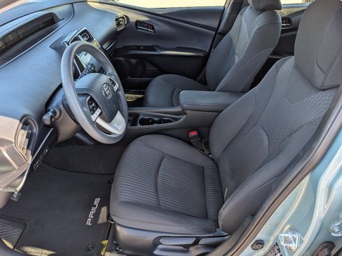 Used 2017 Toyota Prius Two image 2