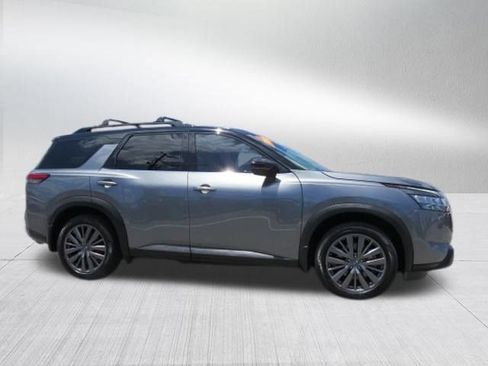 Used 2022 Nissan Pathfinder SL w/ SL Premium Package FWD image 2