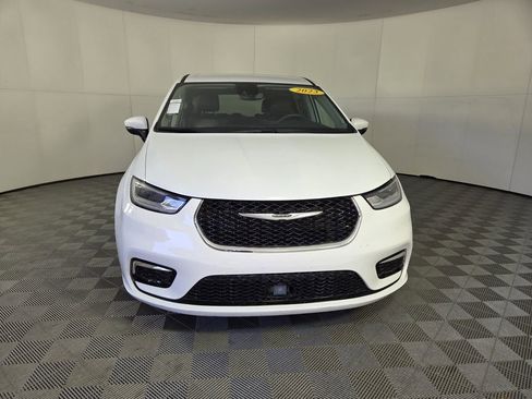 Certified 2023 Chrysler Pacifica Touring-L image 31