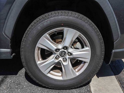 Used 2021 Toyota RAV4 XLE w/ Carpet Mat Package (TMS) AWD/4WD image 8