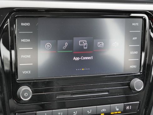 Certified 2020 Volkswagen Passat 2.0T SE image 23