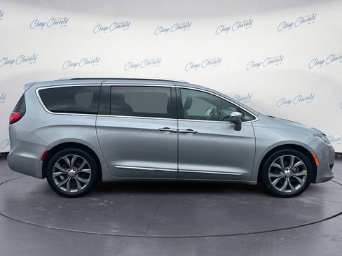 Used 2020 Chrysler Pacifica Limited image 6