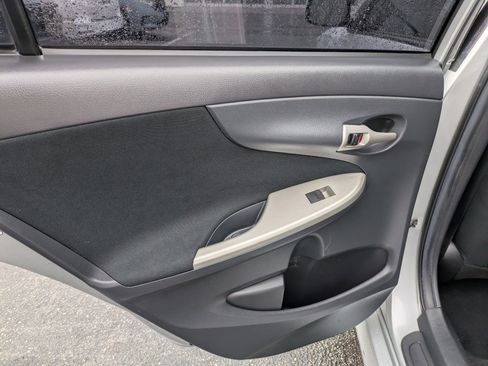 Used 2013 Toyota Corolla S image 26