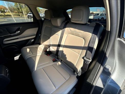 New 2026 Lincoln Corsair Premiere image 10