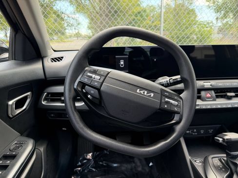 Used 2025 Kia K4 FWD image 27