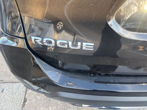 Used 2019 Nissan Rogue S w/ Special Edition Package image 10