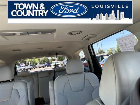 Used 2025 Kia Telluride S FWD image 24