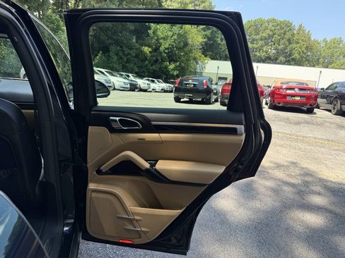 Used 2016 Porsche Cayenne AWD/4WD image 37