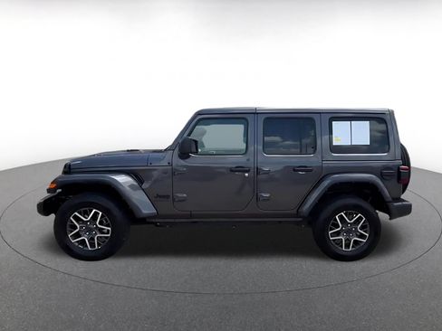 Used 2025 Jeep Wrangler Unlimited Sahara AWD/4WD image 4