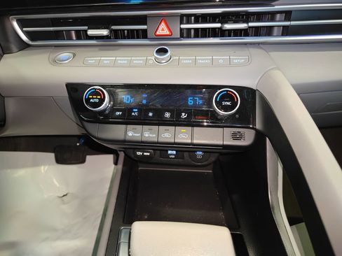 Used 2024 Hyundai Elantra SEL FWD image 21
