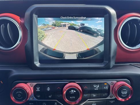 Used 2022 Jeep Wrangler Unlimited Rubicon w/ Cold Weather Group AWD/4WD image 20