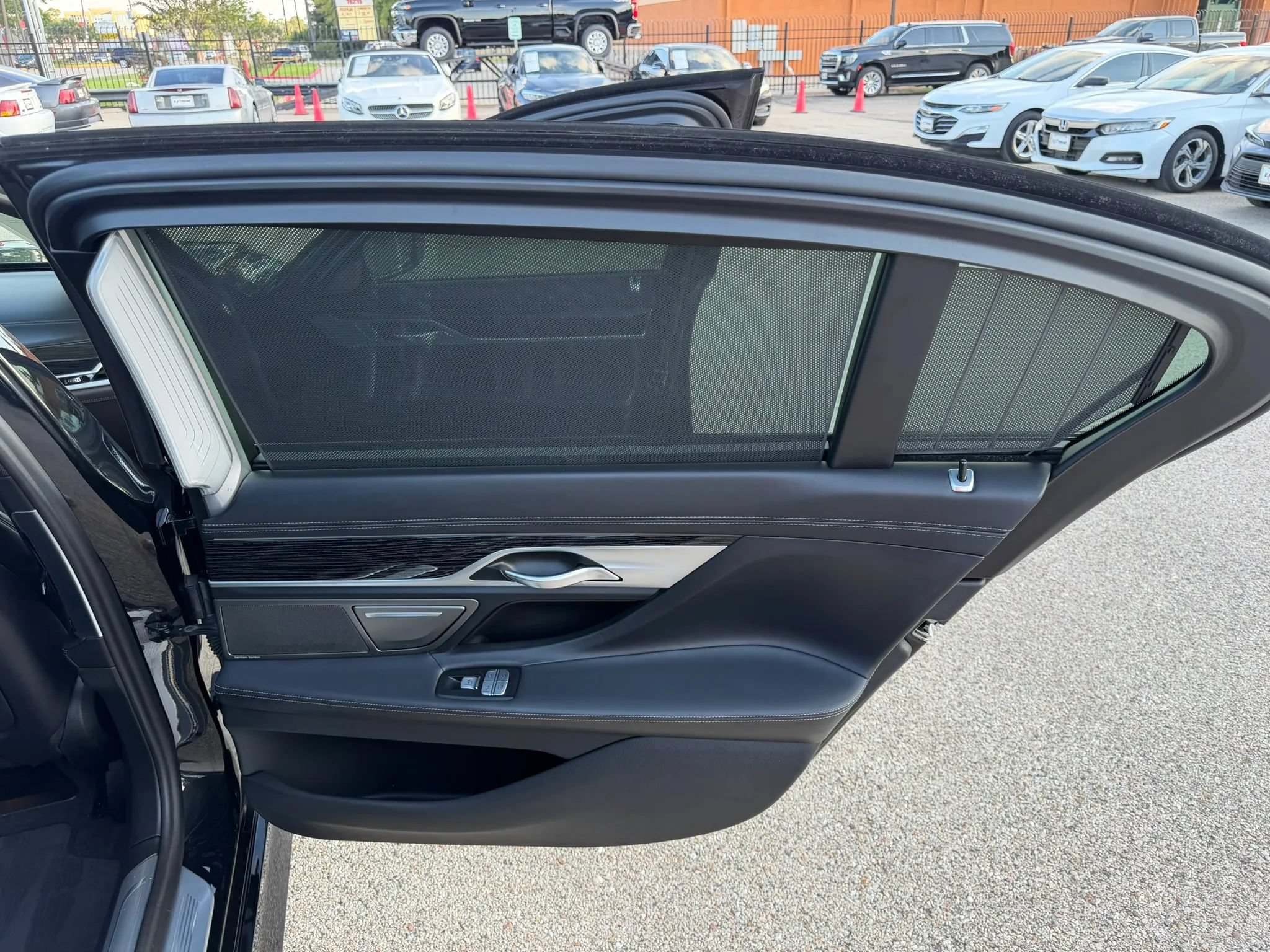 Used 2020 BMW 750i xDrive w/ Autobahn Package AWD/4WD image 24