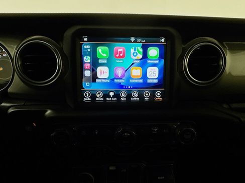 Used 2018 Jeep Wrangler Unlimited Sahara w/ Uconnect 4C Nav & Sound Group image 15